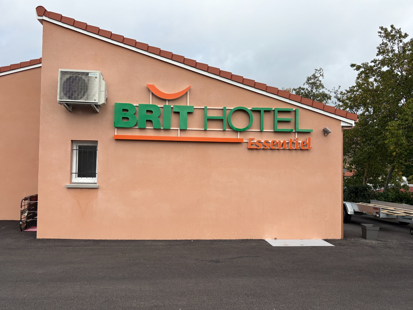 BRIT HOTEL MILLAU